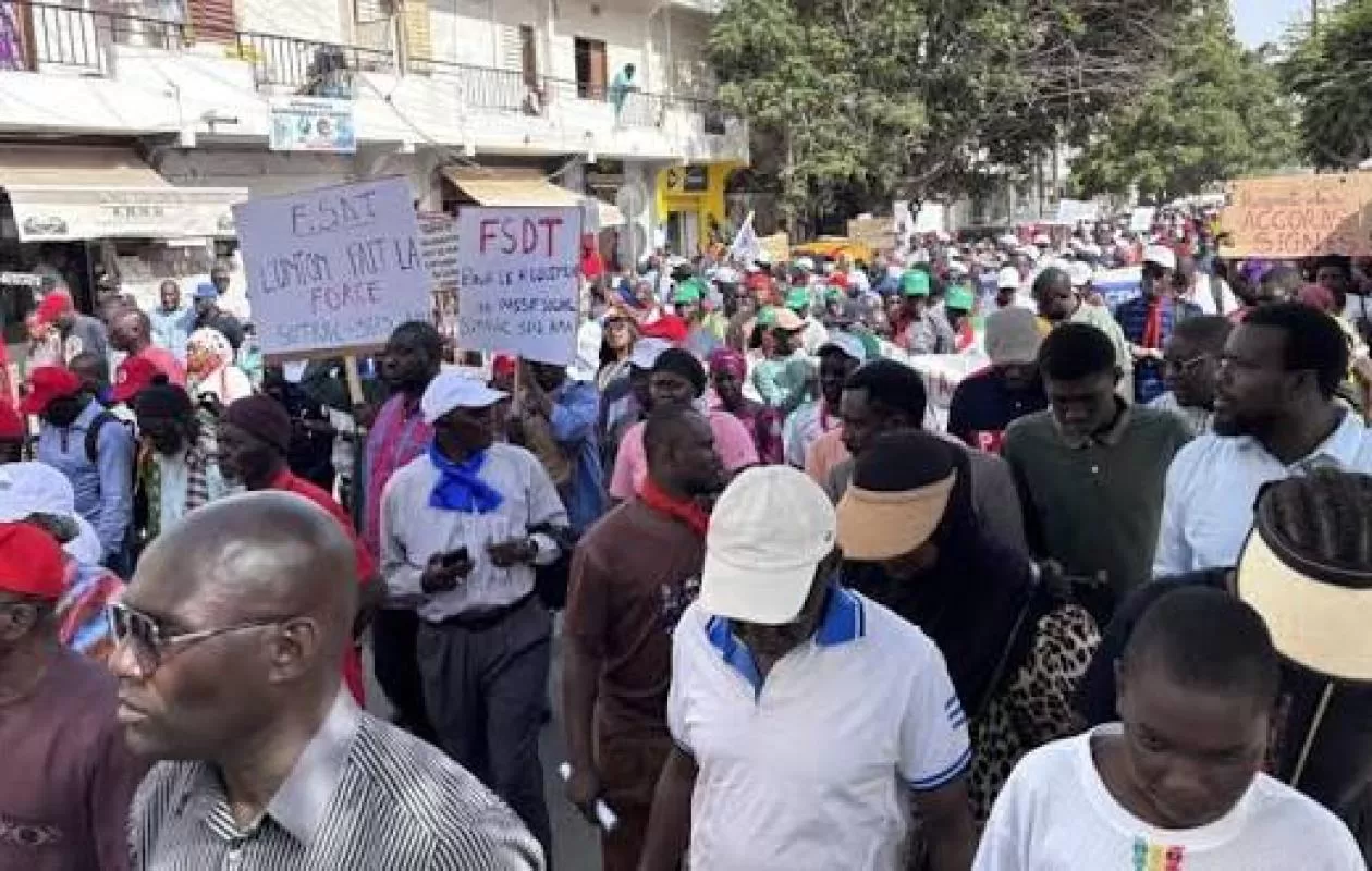 Sénégal : la CNTS et le FSDT annoncent une grève générale de 72 heures du 21 au 23 octobre