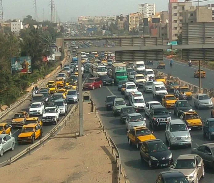 Autoroute à péage : les fortes pluies paralysent la circulation entre Keur Massar et Rufisque