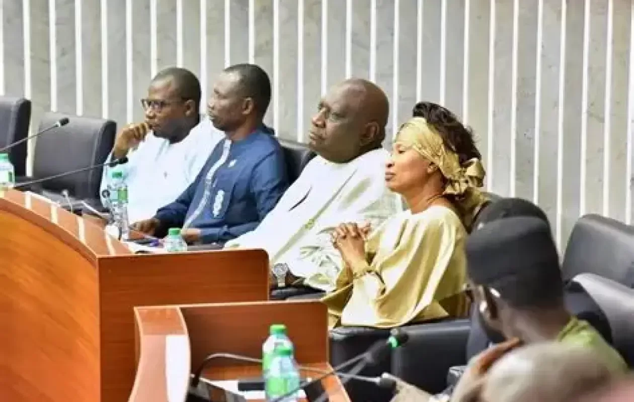 Assemblée nationale : Takku Wallu dénonce une altercation impliquant Abdou Mbow et annonce une plainte