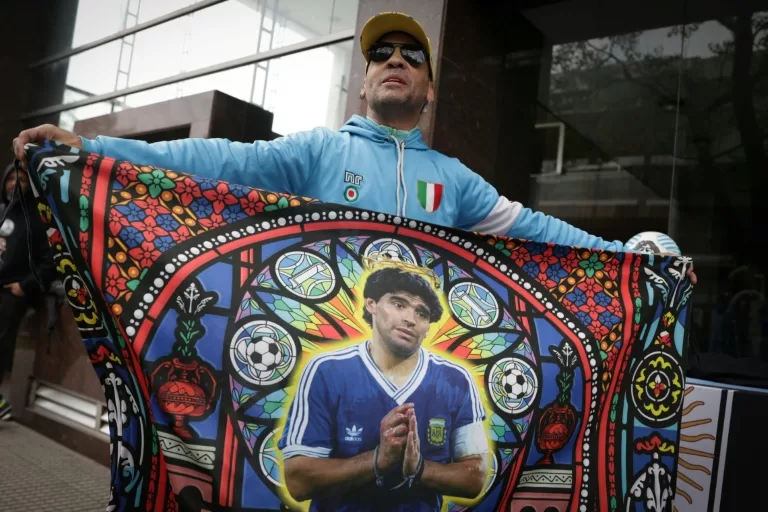 Mort de Diego Maradona : jusqu’à 12 ans de prison requis co…