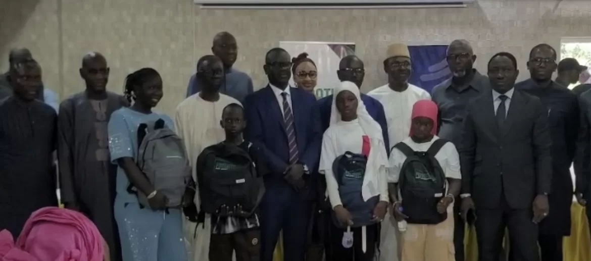 Le Port autonome de Dakar remet 3 500 kits scolaires et 30 bourses de formation à des jeunes de trois communes