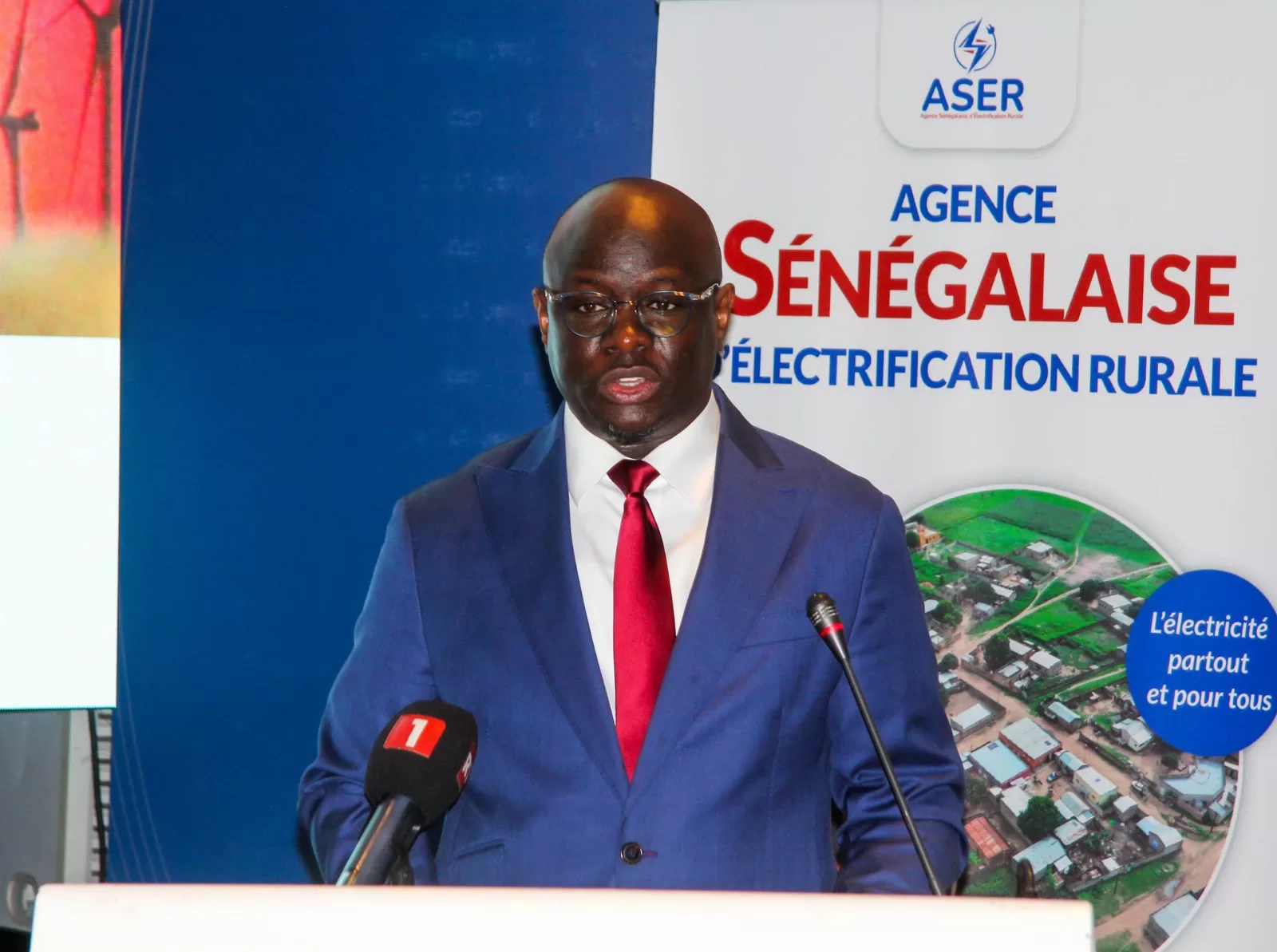 Accès universel à l’électricité : le Sénégal évalue ses besoins à 400 milliards de FCFA et appelle les partenaires à renforcer leur soutien